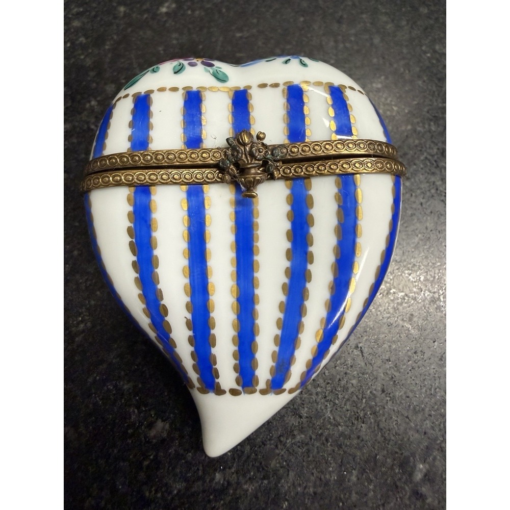 Antique Limoges France Hand Painted Heart Shaped Trinket Box Porcelain Casket